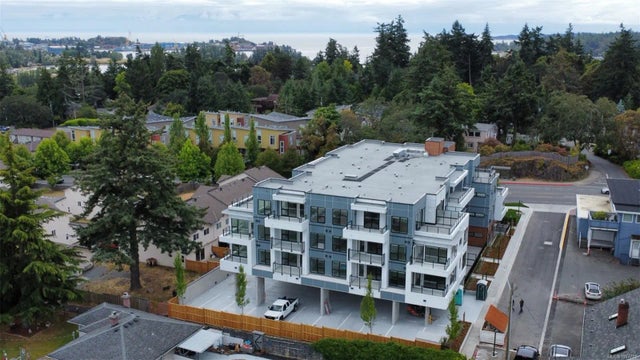 2 of 10 - 244 Island Hwy, View Royal, BC