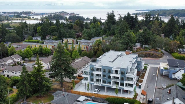 3 of 10 - 244 Island Hwy, View Royal, BC