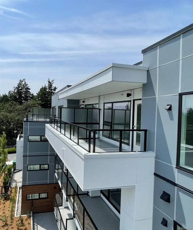 5 of 10 - 244 Island Hwy, View Royal, BC