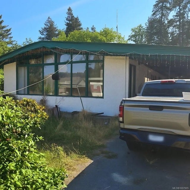 1 of 1 - 8019 Berridge St, Crofton, BC