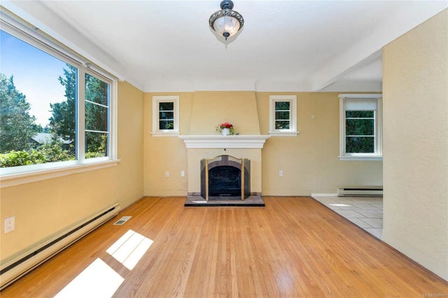 3 of 20 - 902 Forshaw Rd, Esquimalt, BC