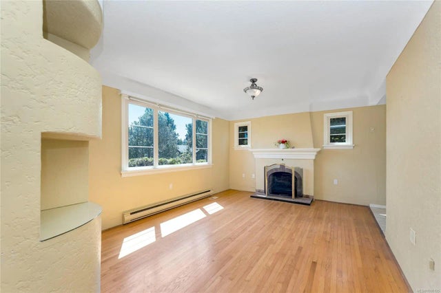 4 of 20 - 902 Forshaw Rd, Esquimalt, BC