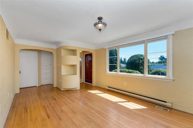 5 of 20 - 902 Forshaw Rd, Esquimalt, BC