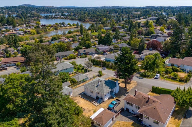 3 of 32 - 210 Suzanne Pl, View Royal, BC