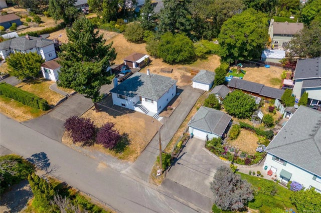 4 of 32 - 210 Suzanne Pl, View Royal, BC