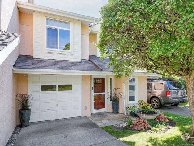 1 of 42 - 10471 Resthaven Dr 26, Sidney, BC
