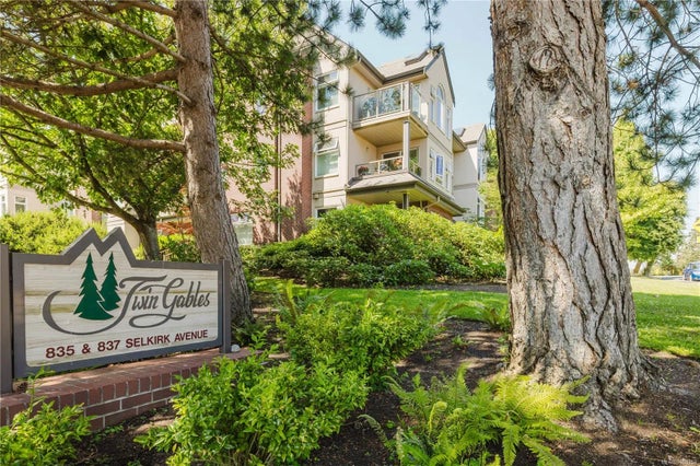 1 of 40 - 835 Selkirk Ave 204, Esquimalt, BC
