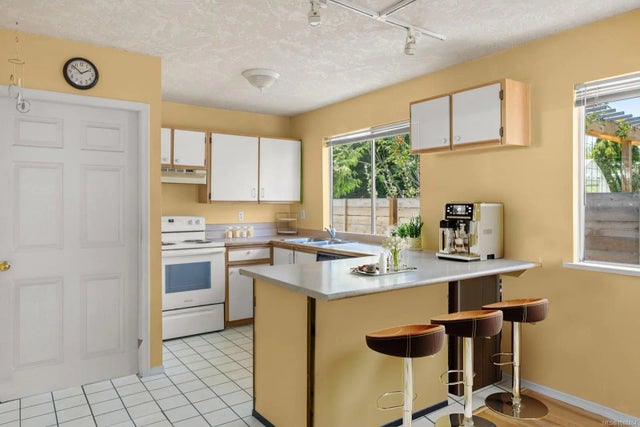 4 of 14 - 1205 Colville Rd B, Esquimalt, BC