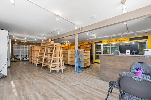 3 of 21 - 2405 Eastdowne Rd, Oak Bay, BC