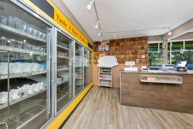 4 of 21 - 2405 Eastdowne Rd, Oak Bay, BC