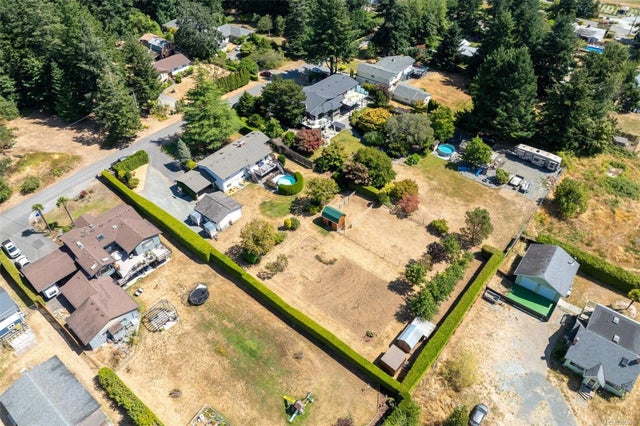 2 of 49 - 1923 Nicholas Rd, Central Saanich, BC