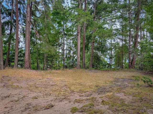 2 of 17 - 815 Buttercup Rd, Gabriola Island, BC