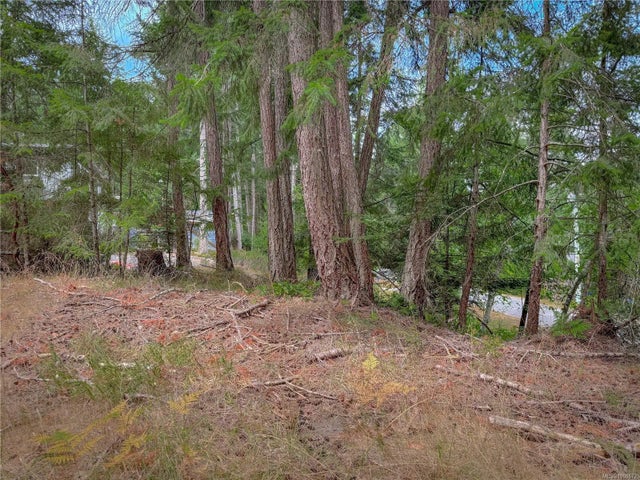 3 of 17 - 815 Buttercup Rd, Gabriola Island, BC
