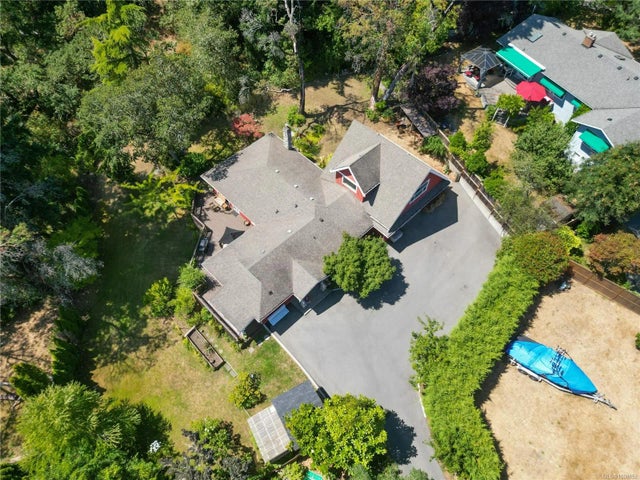 2 of 37 - 1024 Bramfield Pl, Central Saanich, BC