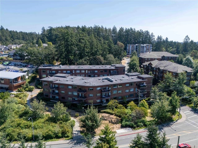 1 of 28 - 170 Nursery Hill Dr 107, View Royal, BC