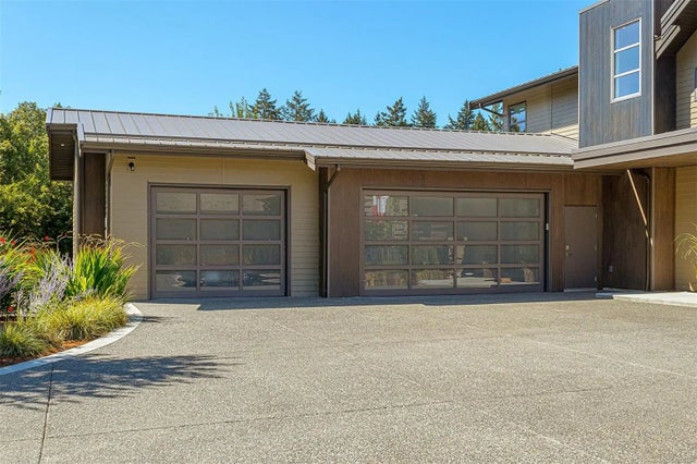 2 of 52 - 10830 Derrick Rd, North Saanich, BC