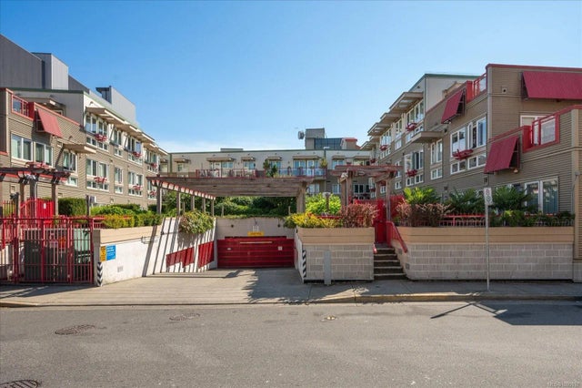 2 of 35 - 99 Chapel St 205, Nanaimo, BC