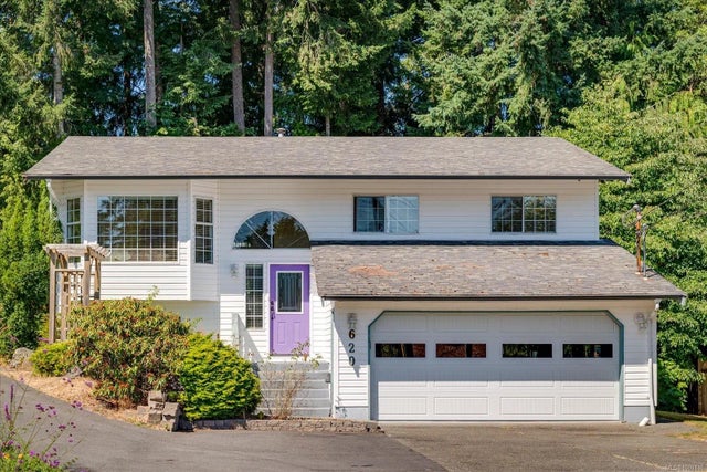 1 of 44 - 620 Taylor Cres, Ladysmith, BC