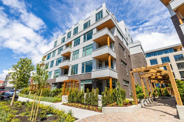 1 of 43 - 501 Park Pl 105, Esquimalt, BC