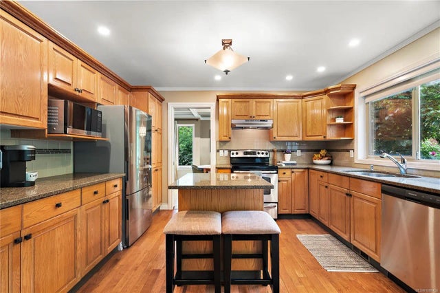 3 of 68 - 1590 Mayneview Terr, North Saanich, BC