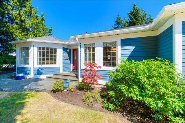 1 of 39 - 1323 Leeward Way, Qualicum Beach, BC