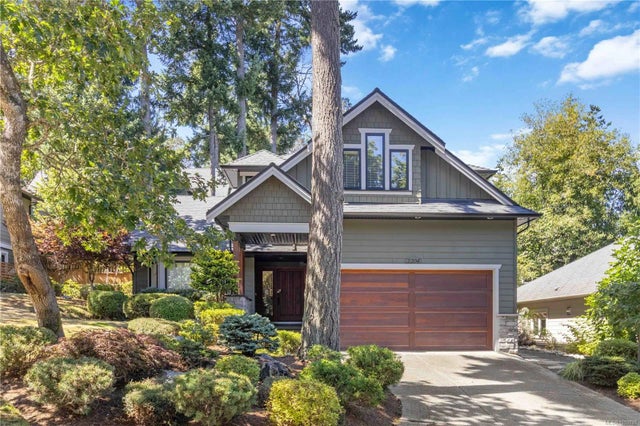 1 of 65 - 2204 Chilco Rd, View Royal, BC