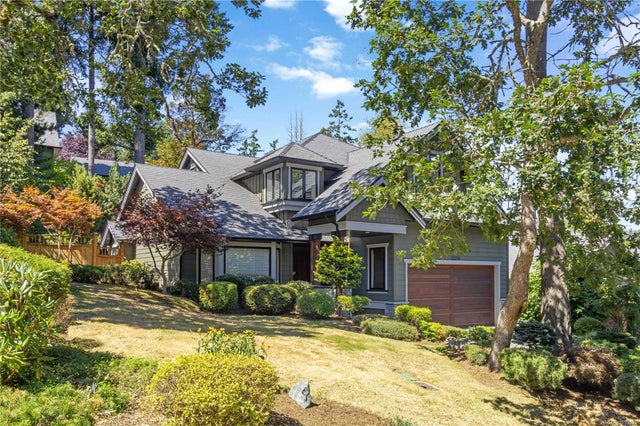 2 of 65 - 2204 Chilco Rd, View Royal, BC