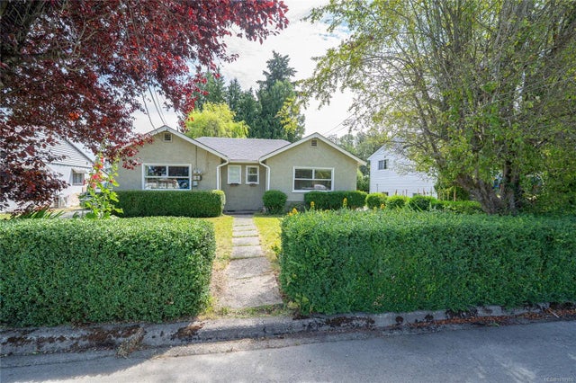 1 of 33 - 130 & 132 Beech Ave, Duncan, BC