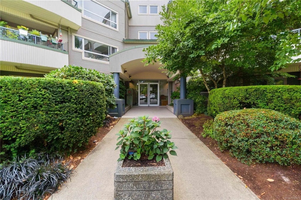 1685 Estevan Rd 112, Nanaimo