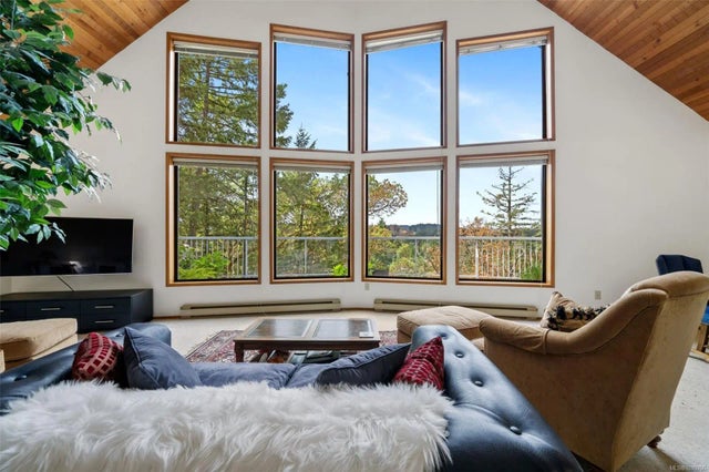 4 of 40 - 1618 Davies Rd, Highlands, BC