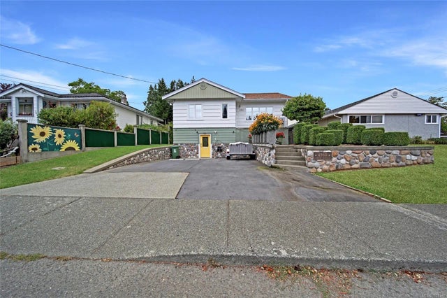 1 of 44 - 4965 Leslie Ave, Port Alberni, BC