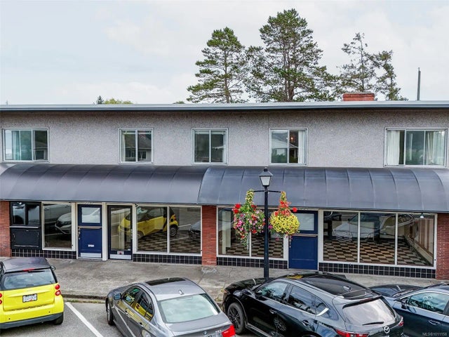 1 of 48 - 2851 Foul Bay Rd, Oak Bay, BC
