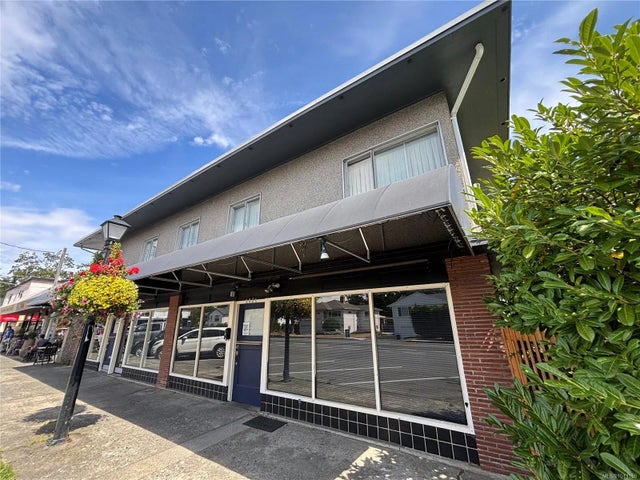 2 of 48 - 2851 Foul Bay Rd, Oak Bay, BC