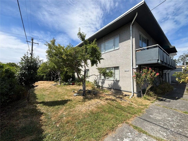 5 of 48 - 2851 Foul Bay Rd, Oak Bay, BC