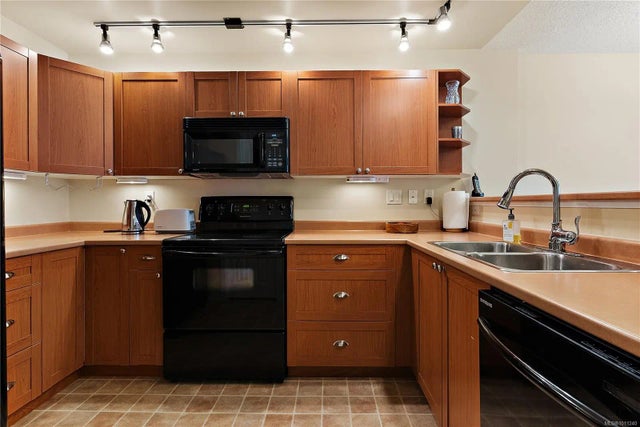 3 of 23 - 9840 Fifth St 302, Sidney, BC