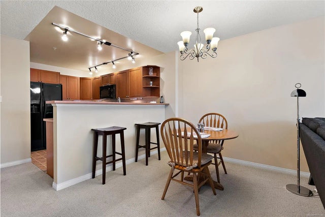 4 of 23 - 9840 Fifth St 302, Sidney, BC