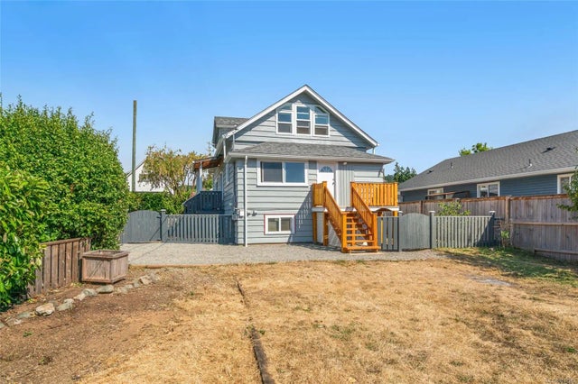1 of 27 - 4914 Stirling St, Port Alberni, BC