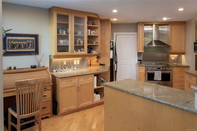 4 of 36 - 1284 Beach Dr 101, Oak Bay, BC