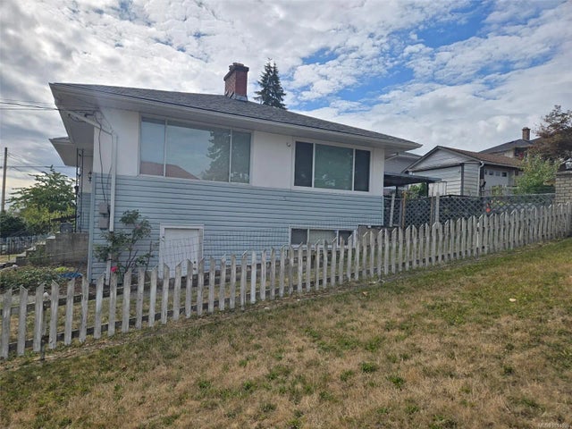 2 of 3 - 240 2nd Ave, Ladysmith, BC