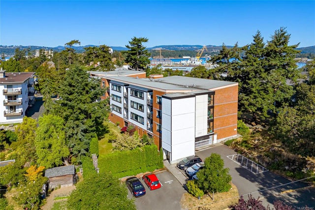1 of 36 - 520 Foster St 205, Esquimalt, BC
