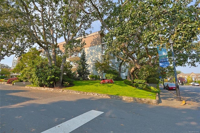 2 of 35 - 2125 Oak Bay Ave 201, Oak Bay, BC