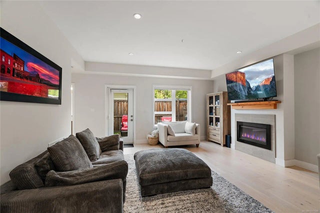 2 of 29 - 9889 Seventh St 13, Sidney, BC