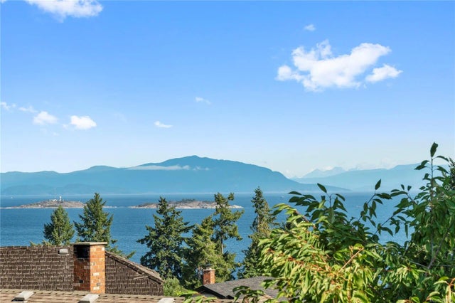 1 of 49 - 6782 Dickinson Rd, Nanaimo, BC