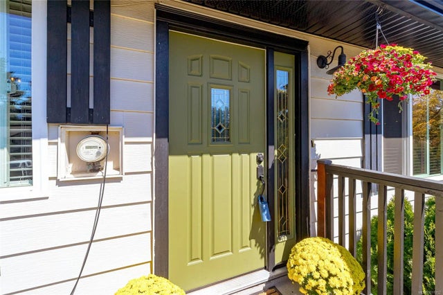 2 of 41 - 1872 Valleyview Pl, Duncan, BC