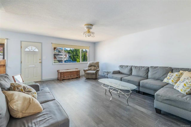 2 of 17 - 4864 David St, Port Alberni, BC