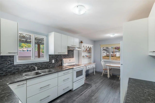 4 of 17 - 4864 David St, Port Alberni, BC