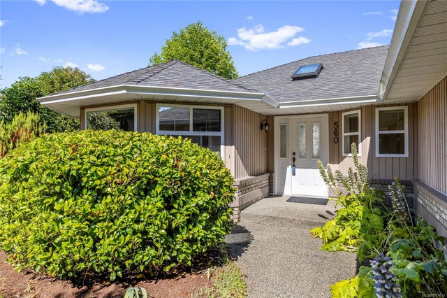 2 of 34 - 560 Country Club Dr, Qualicum Beach, BC