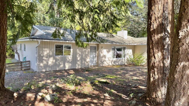 1 of 22 - 655 Dogwood Rd, Qualicum Beach, BC