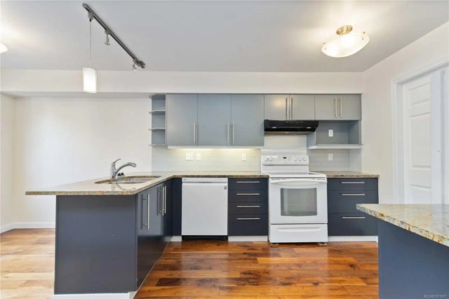 1 of 32 - 9945 Fifth St 205, Sidney, BC