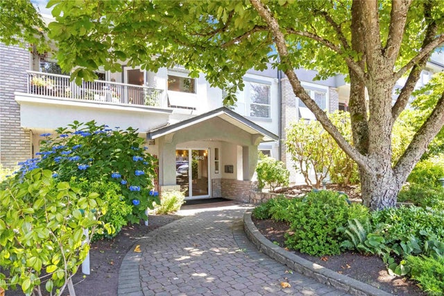 3 of 32 - 9945 Fifth St 205, Sidney, BC